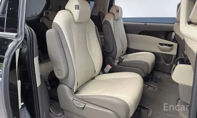 KIA CARNIVAL NOBLESSE 2023
