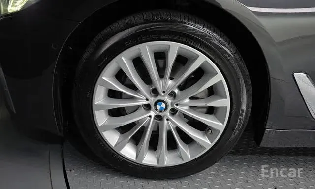 BMW 5 SERIES 2022