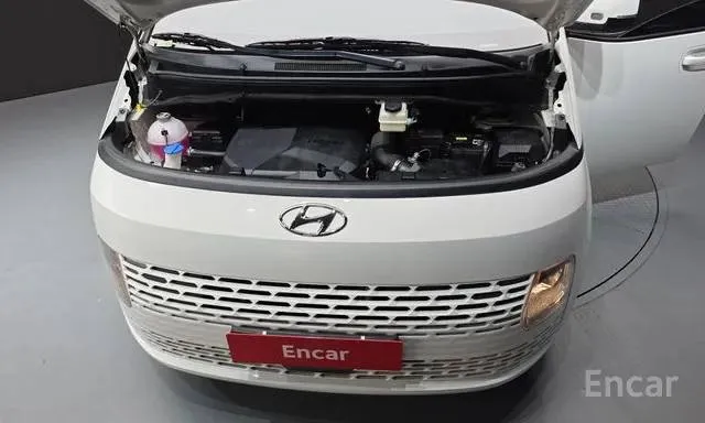 HYUNDAI STARIA TOURER 9-SEATER MODERN 2022