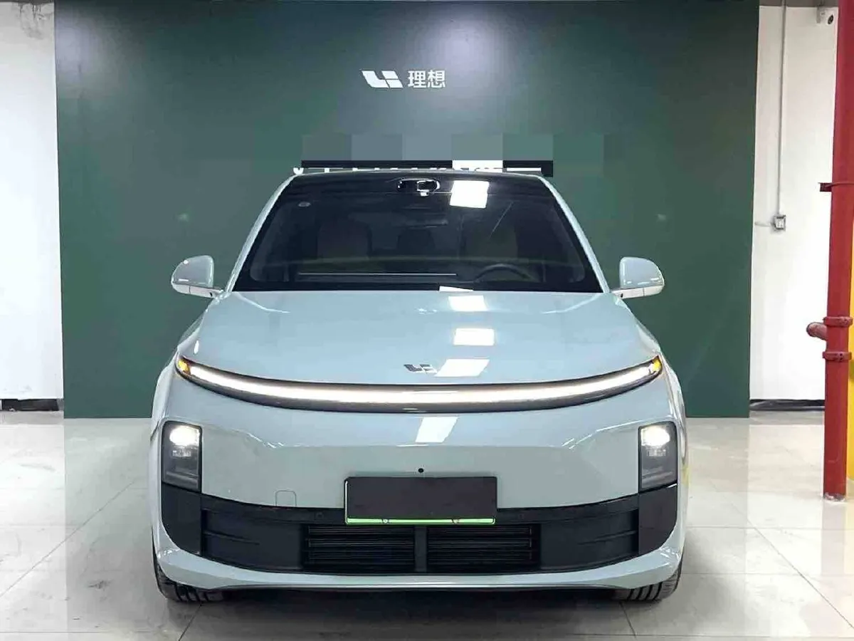 LI AUTO L6 MAX 2025