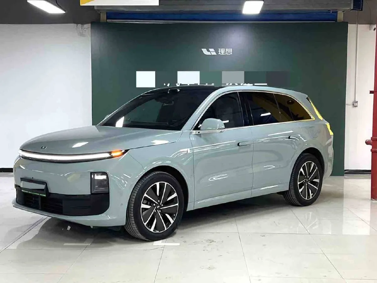 LI AUTO L6 MAX 2025