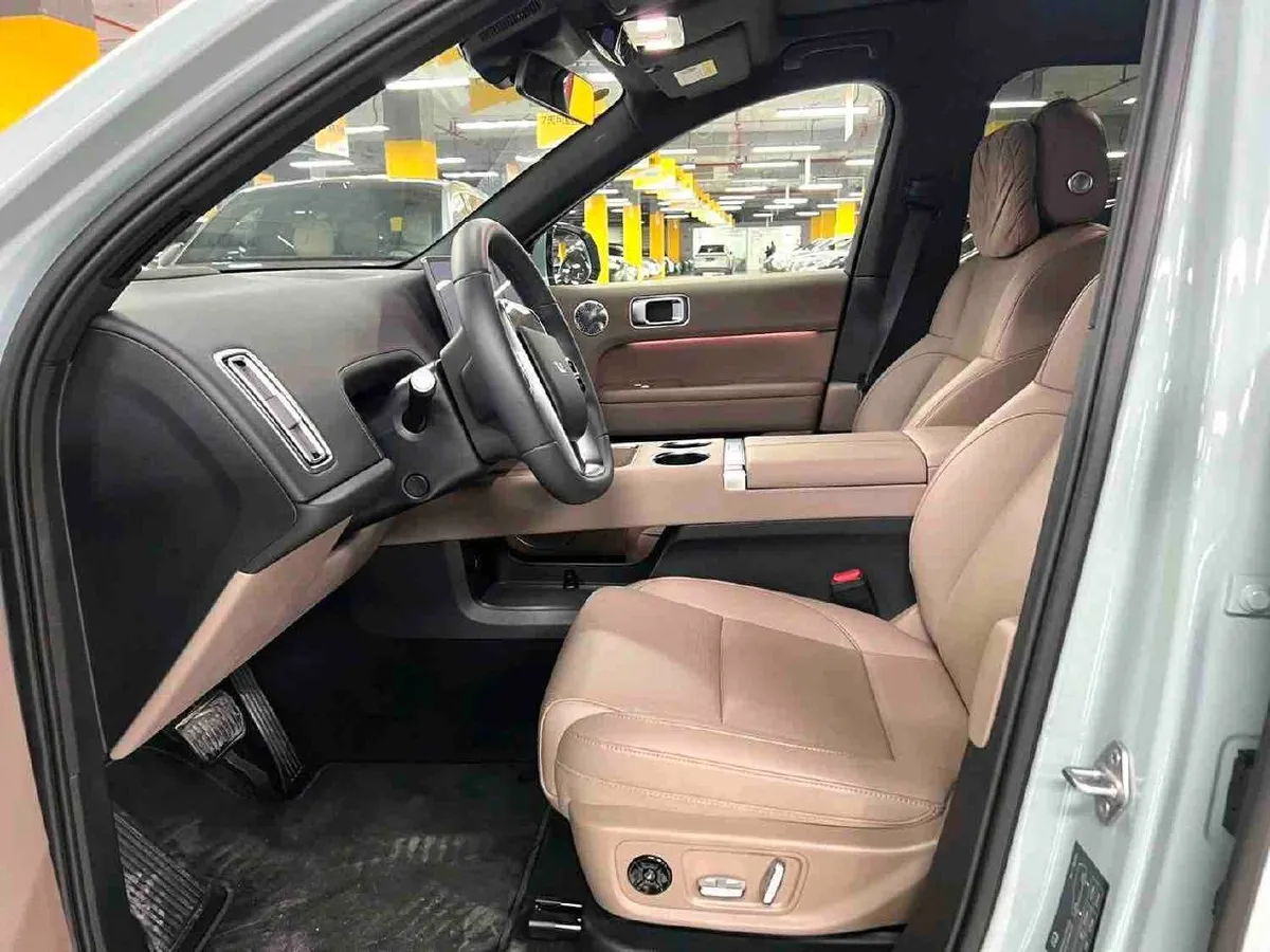 LI AUTO L6 MAX 2025