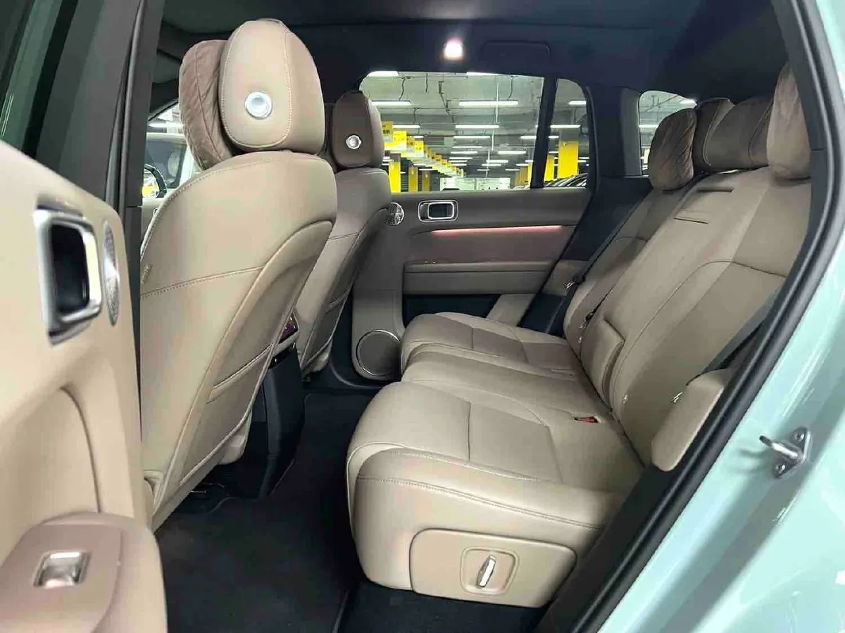LI AUTO L6 MAX 2025