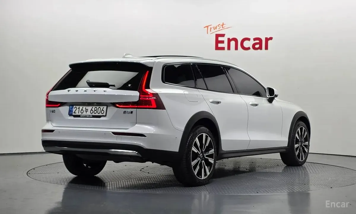 VOLVO V60 CROSS COUNTRY B5 2023