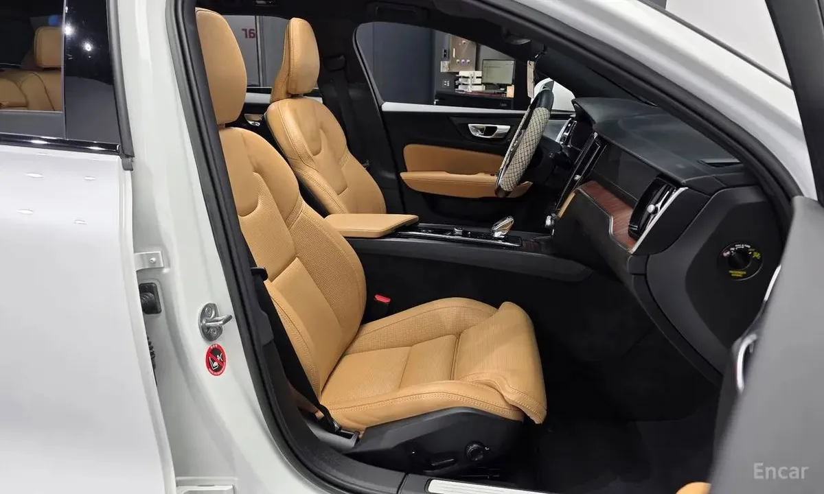 VOLVO V60 CROSS COUNTRY B5 2023