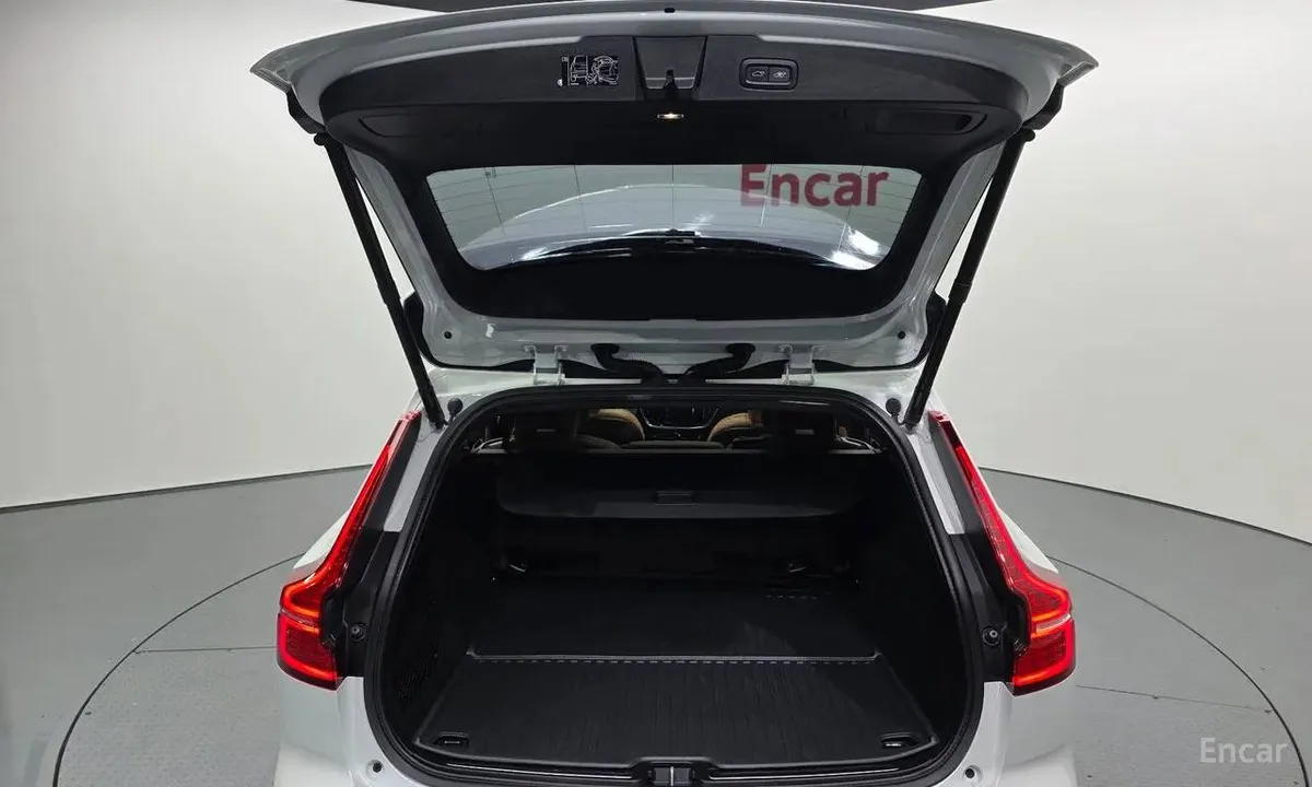 VOLVO V60 CROSS COUNTRY B5 2023