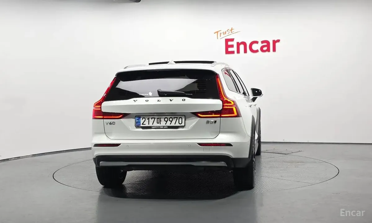 VOLVO V60 CROSS COUNTRY B5 2023
