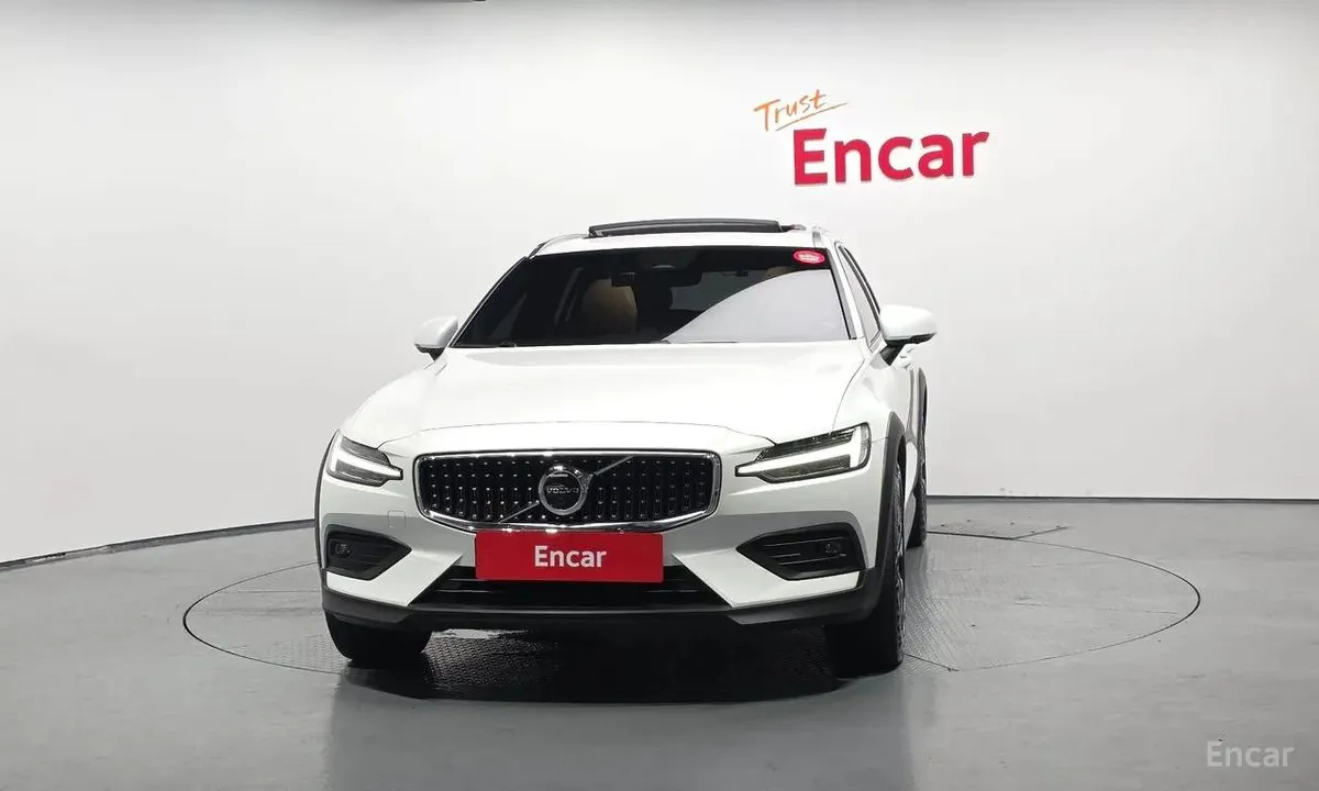VOLVO V60 CROSS COUNTRY B5 2023