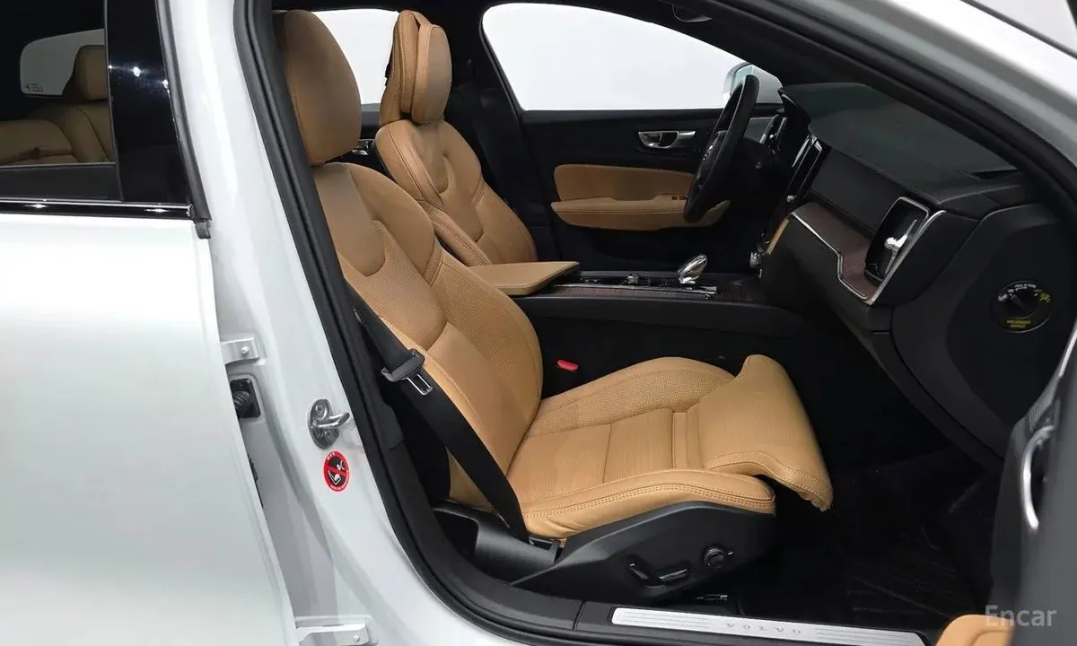 VOLVO V60 CROSS COUNTRY B5 2023