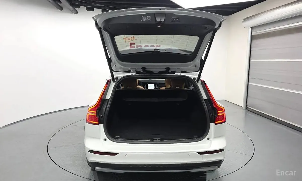 VOLVO V60 CROSS COUNTRY B5 2023