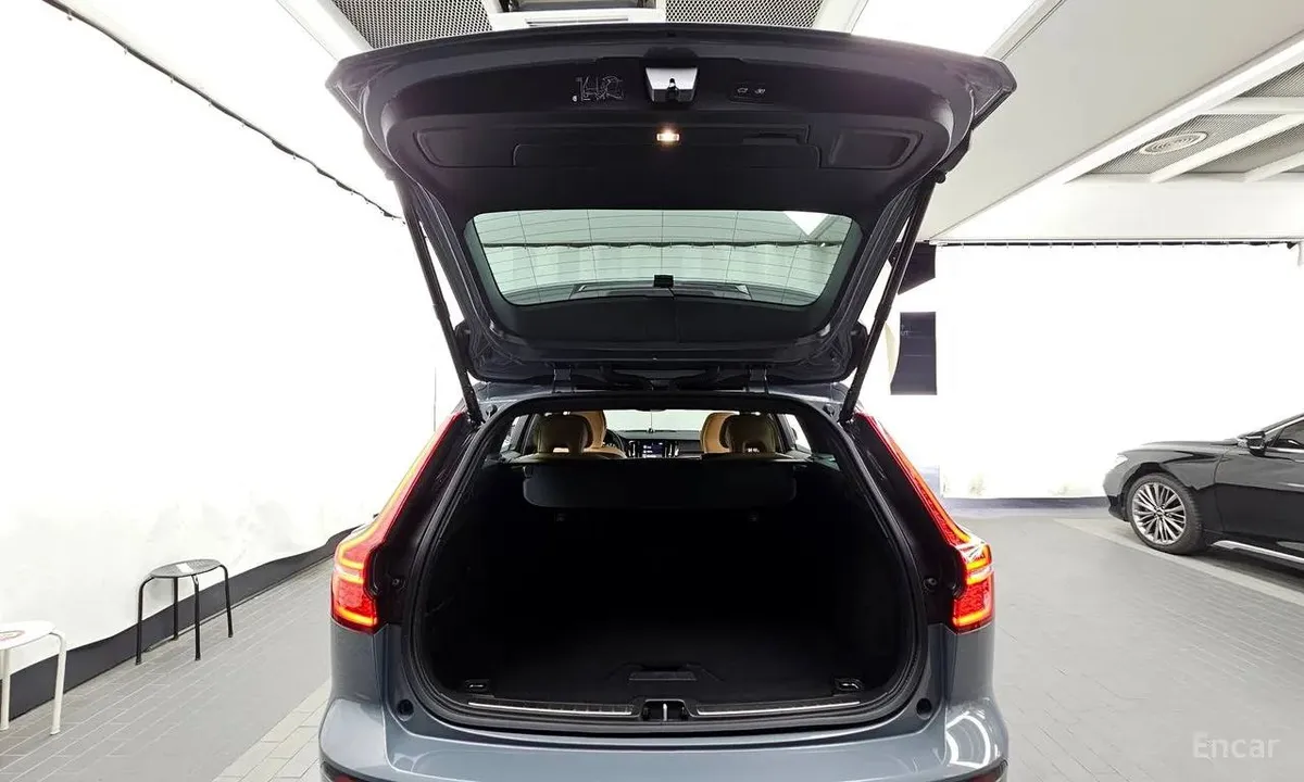 VOLVO V60 CROSS COUNTRY B5 2022