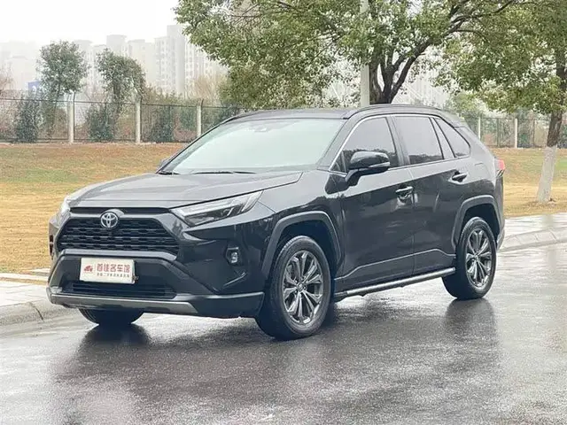 TOYOTA RAV4 2025