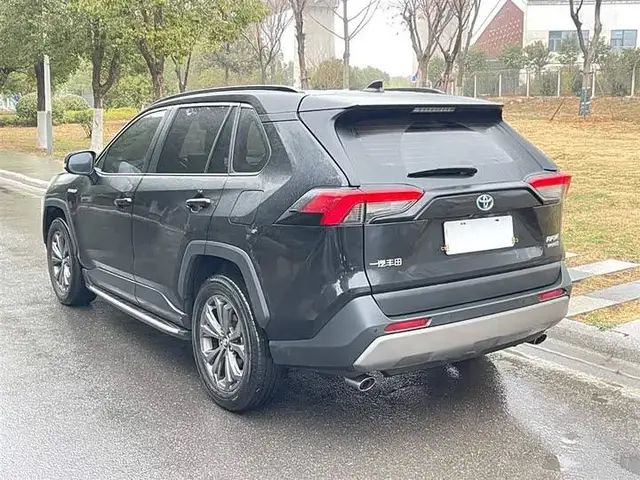 TOYOTA RAV4 2025