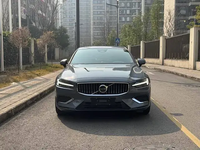 VOLVO S60 B4 2022