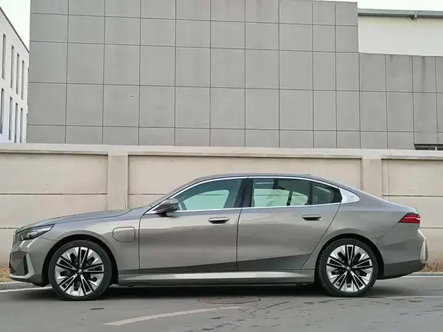 BMW I5 EDRIVE 35L 2025