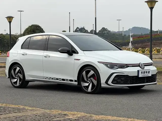 VOLKSWAGEN GOLF GTI 2023