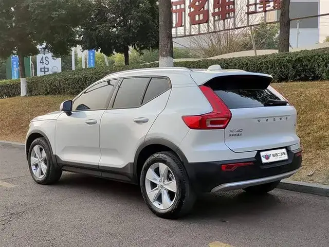 VOLVO XC40 B3 2023