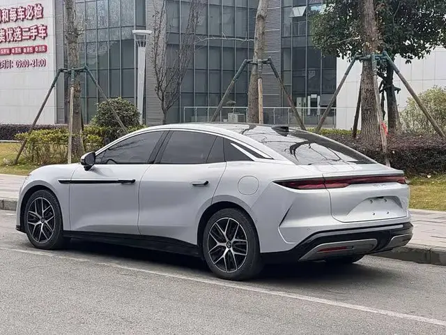 BYD HAN L 4WD 2025