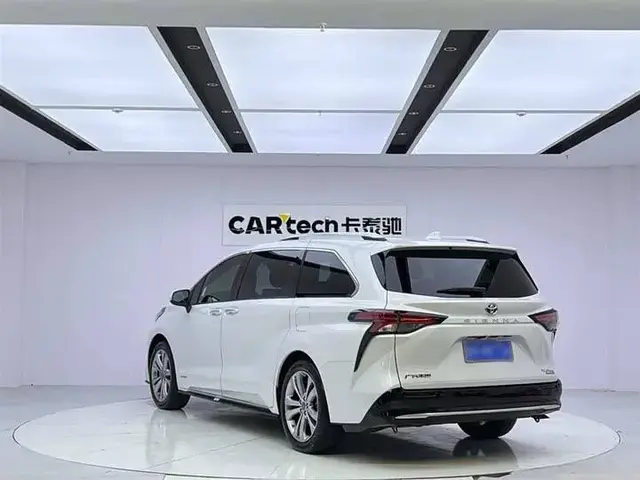 TOYOTA SIENNA HYBRID PLATINUM 2023