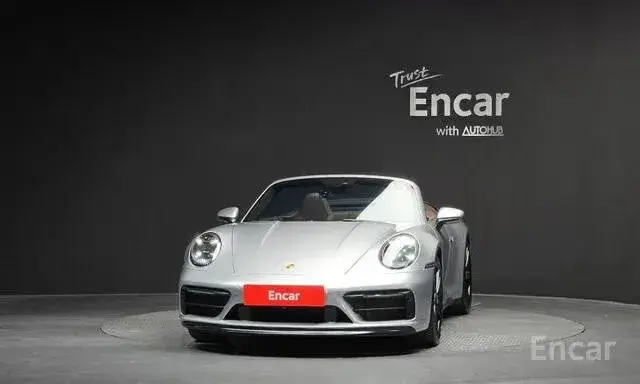 PORSCHE 911 CARRERA 4 GTS 2022