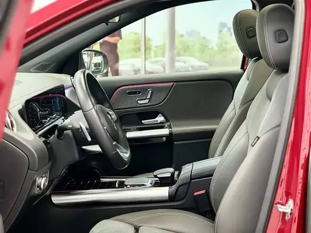 MERCEDES-BENZ EQA300 4MATIC 2024