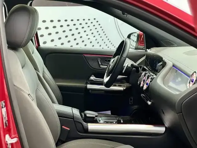 MERCEDES-BENZ EQA300 4MATIC 2024