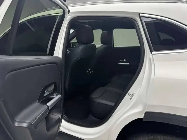 MERCEDES-BENZ EQA260 2023