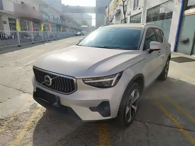 VOLVO XC40 B4 2022