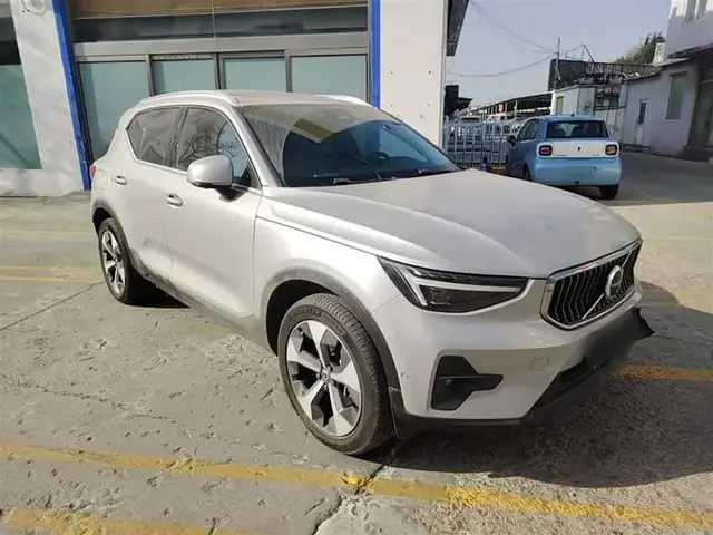 VOLVO XC40 B4 2022