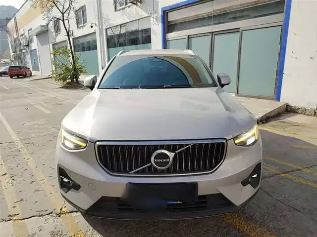 VOLVO XC40 B4 2022