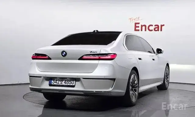 BMW 740I SDRIVE DESIGN PURE 2023