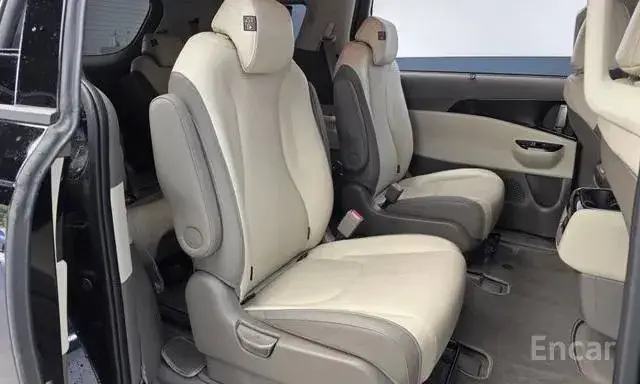 KIA CARNIVAL NOBLESSE 2023