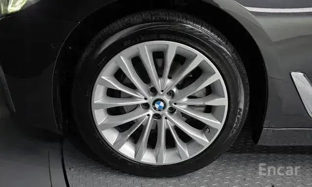 BMW 5 SERIES 2022