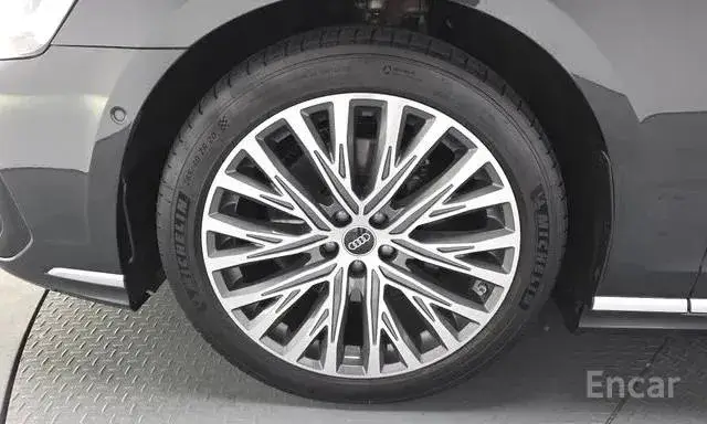 AUDI A8 PREMIUM 2023