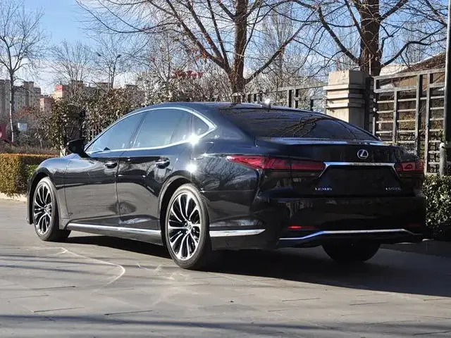 LEXUS LS500H FSPORT 2023