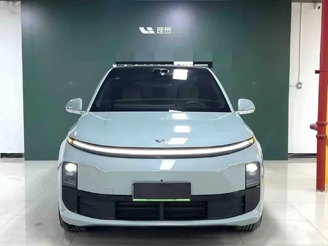 LI AUTO L6 MAX 2025