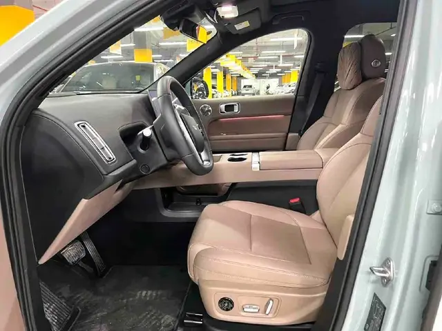 LI AUTO L6 MAX 2025