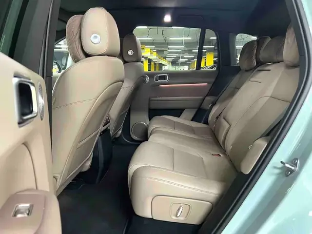 LI AUTO L6 MAX 2025