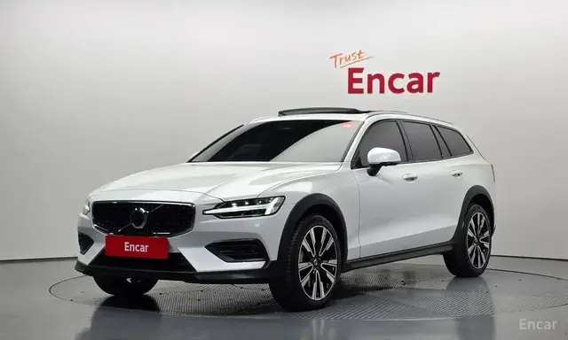 VOLVO V60 CROSS COUNTRY B5 2023