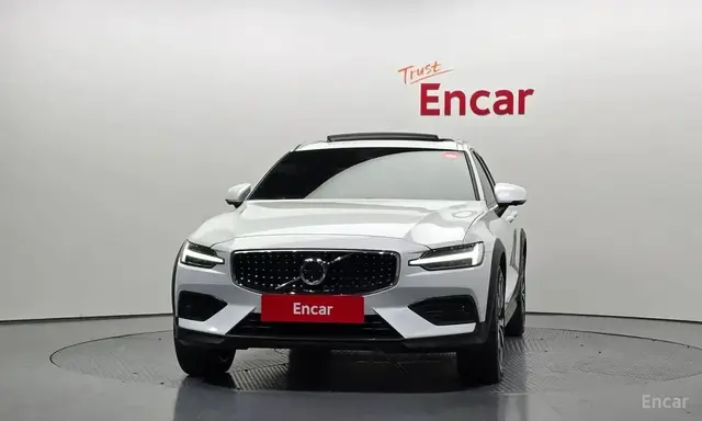 VOLVO V60 CROSS COUNTRY B5 2023
