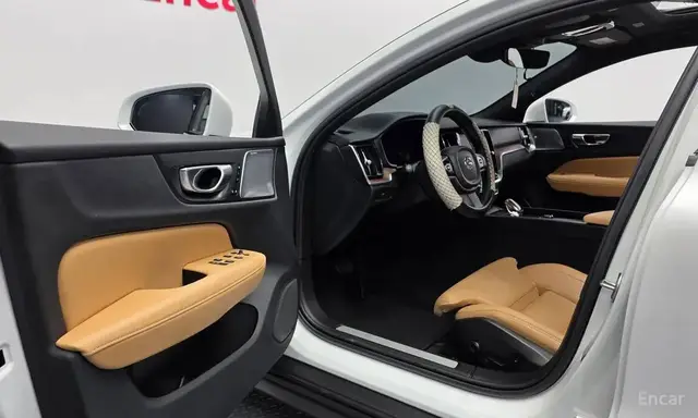 VOLVO V60 CROSS COUNTRY B5 2023