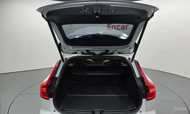 VOLVO V60 CROSS COUNTRY B5 2023