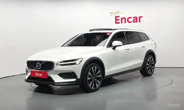 VOLVO V60 CROSS COUNTRY B5 2023