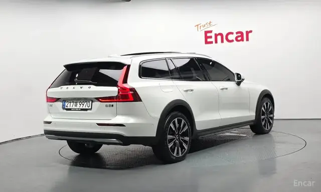 VOLVO V60 CROSS COUNTRY B5 2023