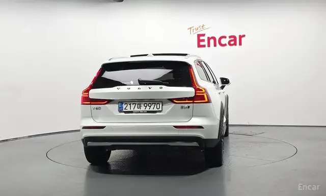 VOLVO V60 CROSS COUNTRY B5 2023