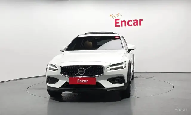 VOLVO V60 CROSS COUNTRY B5 2023