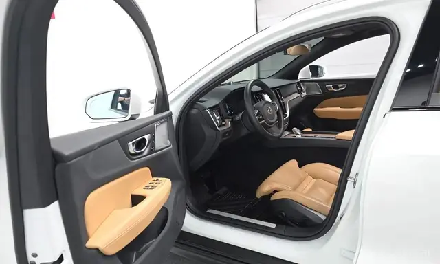 VOLVO V60 CROSS COUNTRY B5 2023