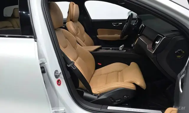 VOLVO V60 CROSS COUNTRY B5 2023
