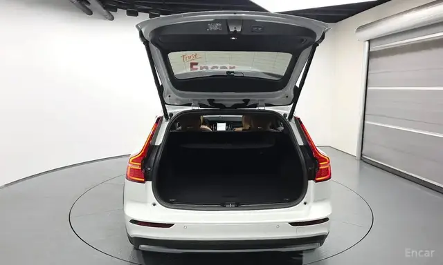 VOLVO V60 CROSS COUNTRY B5 2023