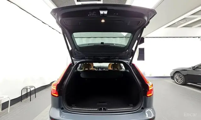VOLVO V60 CROSS COUNTRY B5 2022